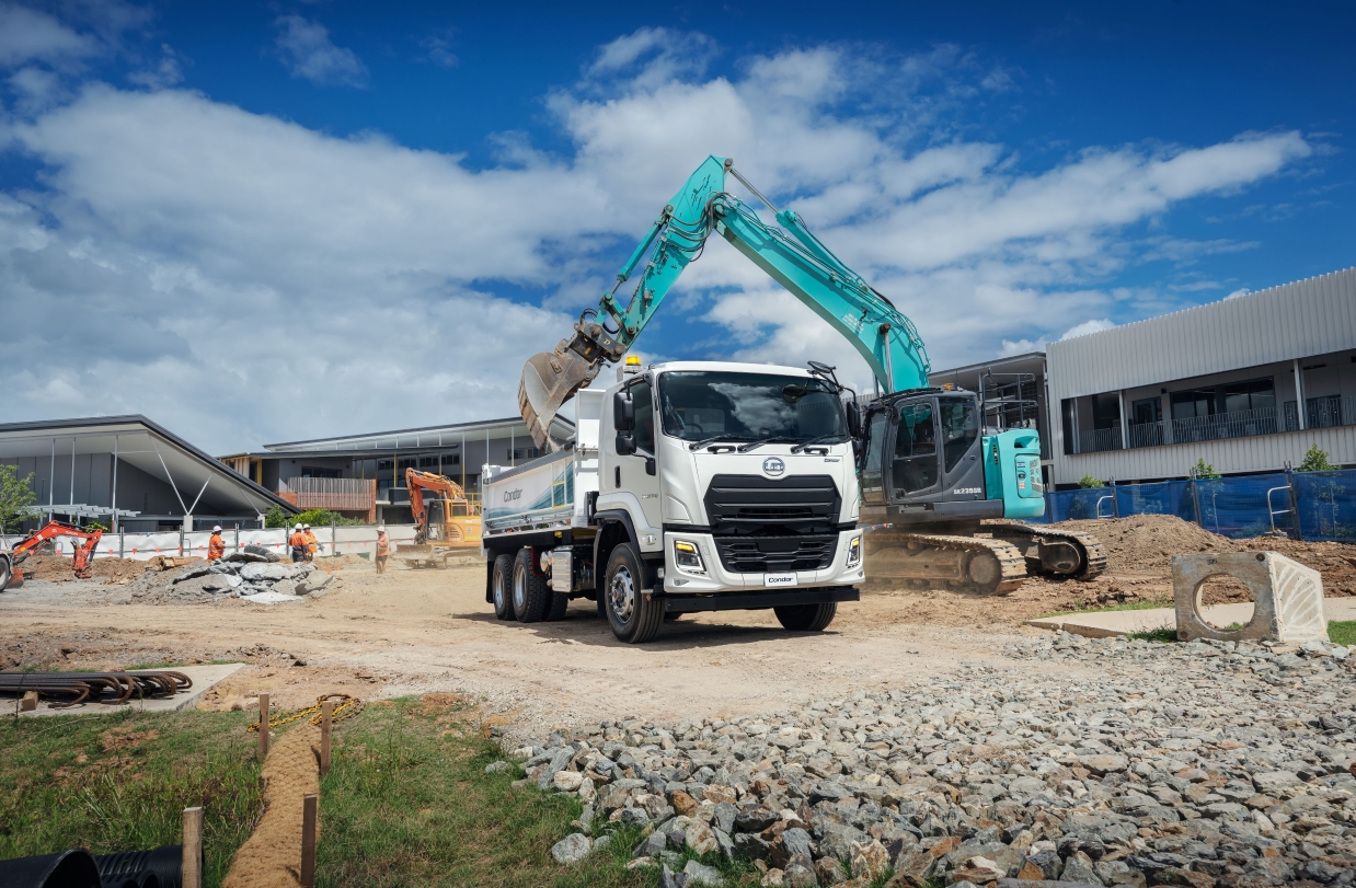 UD Condor PW 26 300 Construction Tipper Working
