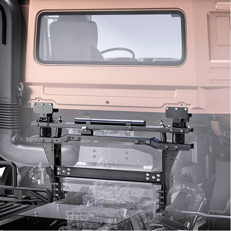 Kerangka logam hitam dipasang dalam kabin trak berhampiran tingkap belakang.